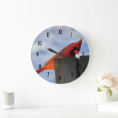 Roter Kardinal auf Holzstumpf Große Wanduhr (Zuhause)