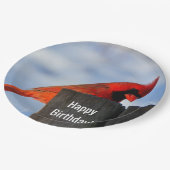 Roter Kardinal auf Holzstumpf Pappteller (Schrägansicht)