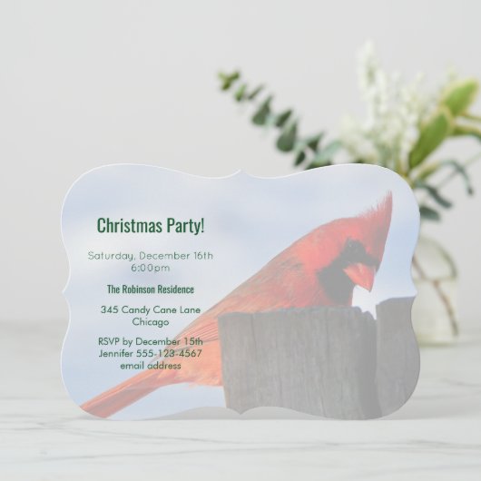 Roter Kardinal auf Holzstumpf Weihnachts-Party Einladung (Stehend Vorderseite)