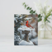 Roter Kardinal Bird auf einem gefrorenen Birdbad A Postkarte (Stehend Vorderseite)
