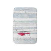 Roter Kardinal Bird in schönem, schneebedecktem Bi Badematte (Vorderseite Vertikal)