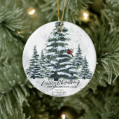 Roter Kardinal Bird von Rustic Green Winter Pine T Keramik Ornament