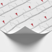 Roter Kardinal im Winter Birch Tree Geschenkpapier (Ecke)