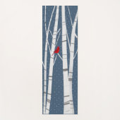 Roter Kardinal im winterlichen Birkenbaum Yogamatte (Vorderseite)