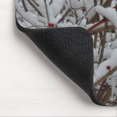 Roter Kardinal in einem schneebedeckten Baummousep Mousepad (Ecke)