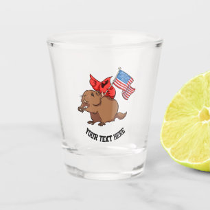 Roter Kardinal Riding a Groundhog mit amerikanisch Schnapsglas