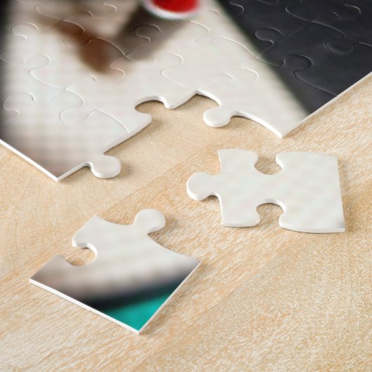 Roter karierter Pfeil auf Dartboard Puzzle (Seite)