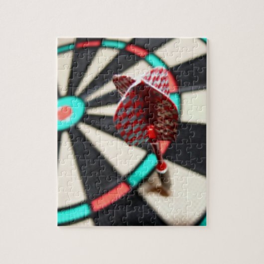 Roter karierter Pfeil auf Dartboard Puzzle (Vertikal)