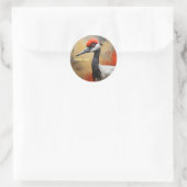 Roter Kranich nah Runder Aufkleber (Tasche)