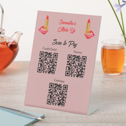 Roter Lipstick am Zungenrosa mit Individuelle Name Sockelschild (In Situ)