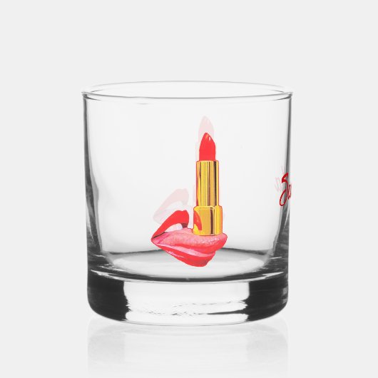 Roter Lipstick auf der Zungenschwarz mit Individue Whiskyglas (Vorderseite)