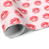 Roter Lipstick küsst pink Geschenkpapier (Rolleneckpunkt)