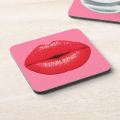 Roter Lipstick mit großen Pop-Kunstlippen auf gürt Untersetzer (Linke Seite)