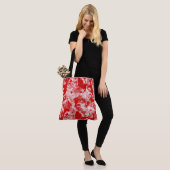 Roter Marmor Swirl Abstrakt Tasche (Am Model)