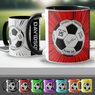 Roter maßgeschneiderter Fußball-Geburtstag Alter N Tasse