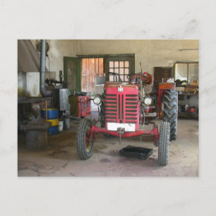 Roter McGormick-Traktor Postkarte