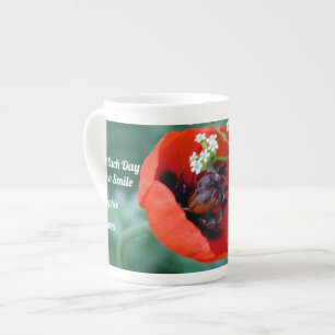 Roter Mohn blüht mit Grace Bone China Tasse