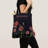 Roter Mohn-Blume auf schwarzem Monogramm Tasche (Von Nahem)