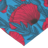 Roter Mohngarten auf blau Tischdecke (Schrägansicht)