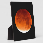 Roter Mond steigt auf Fotoplatte (Seite)