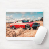 Roter Muskelwagen im Gras. Mousepad (Mit Mouse)