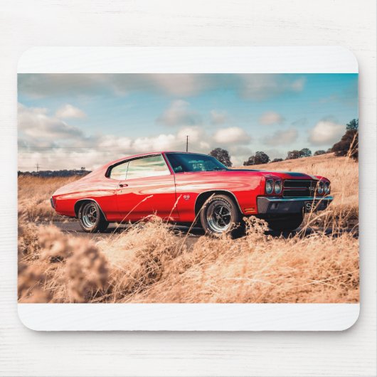 Roter Muskelwagen im Gras. Mousepad (Vorne)