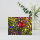 Roter Ornament-Ball, blaue Lichter Postkarte (Stehend Vorderseite)