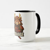 Roter Panda-Samurai mit dem Wort Mut Tasse (VorderseiteRechts)