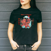Roter Paperschnitt-Drache 2024 im chinesischen Mon T-Shirt