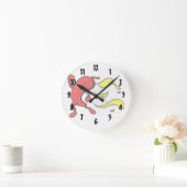 Roter Pfeffer, gelbe Flammen hinter sich Runde Wanduhr (Zuhause)