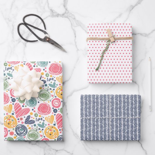 Roter Pfirsich Rosa Rosa Blau Herzmuster Geschenkpapier Set (Vorderseite)