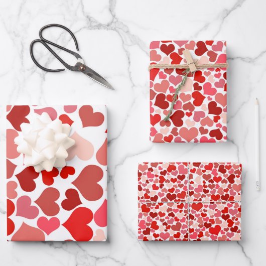 Roter Rosa Herzdesign Flat Geschenkpapier Set (Vorderseite)