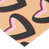 Roter Rosa und Schwarzer Farbverlauf Herz Tischdecke (Schrägansicht)