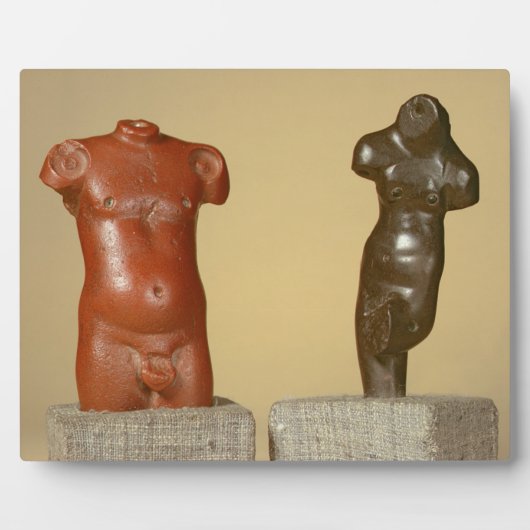 Roter Sandstein männlicher Torso und Grausandstein Fotoplatte (Vorderseite)