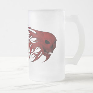 Roter Schädel oben in der Flammen-Tasse Mattglas Bierglas