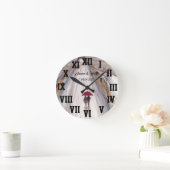 Roter Schirm Liebe Couple Roman Numbers Wedding Ro Runde Wanduhr (Zuhause)