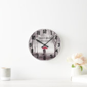 Roter Schirm Liebe Paar rustikale romantische Hoch Runde Wanduhr (Zuhause)