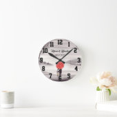 Roter Schirm Liebe Paar rustikale romantische Hoch Runde Wanduhr (Zuhause)