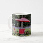 Roter Schirm und Lavendel Kaffeetasse (Vorderseite Links)