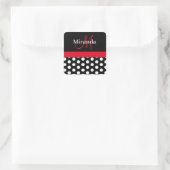 Roter Schwarz-weißer Polka Dot Monogram Square Sti Quadratischer Aufkleber (Tasche)