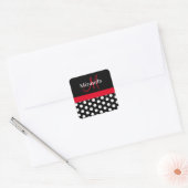 Roter Schwarz-weißer Polka Dot Monogram Square Sti Quadratischer Aufkleber (Umschlag)