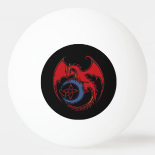 Roter schwarzer keltischer Drache-und blauer Tischtennisball