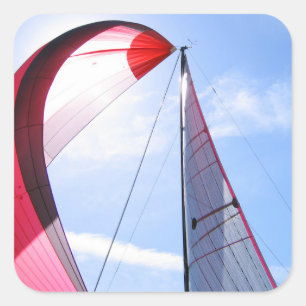Roter Spinnaker mit Sonne Quadratischer Aufkleber