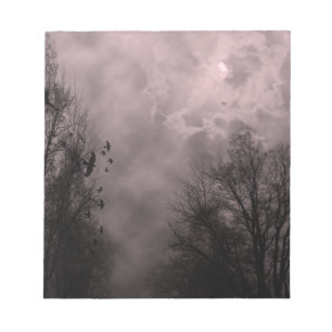 Roter Spuk Himmel mit Ravens Notizblock