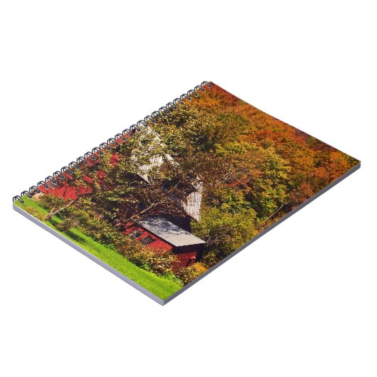 Roter Stall im Herbst Notizblock (Linke Seite)