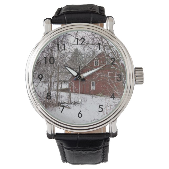 Roter Stall im Schnee Armbanduhr (Vorderseite)