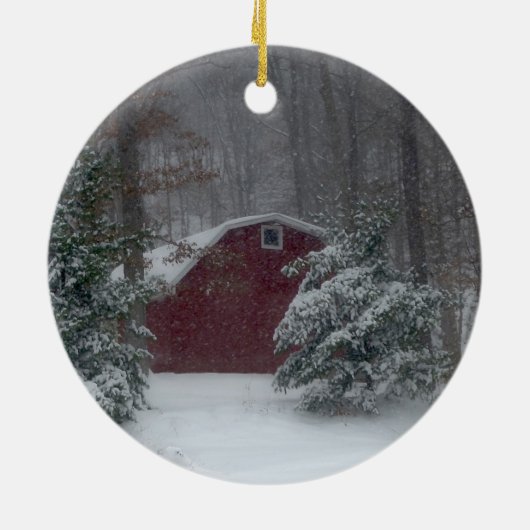 Roter Stall im Schnee Keramik Ornament (Hinten)