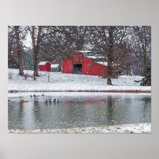 Roter Stall im Schnee schmerzhaft Poster (Vorne)