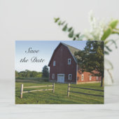 Roter Stall und Zaun Land Hochzeit Save the Date Einladung (Stehend Vorderseite)