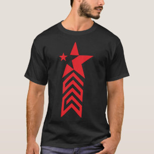 Roter Stern mit Chevron-Pfeilen – Minimale Abstrak T-Shirt